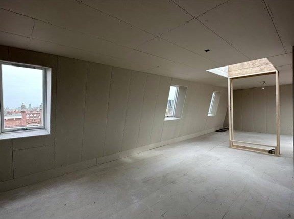 Wanden en plafond afgewerkt