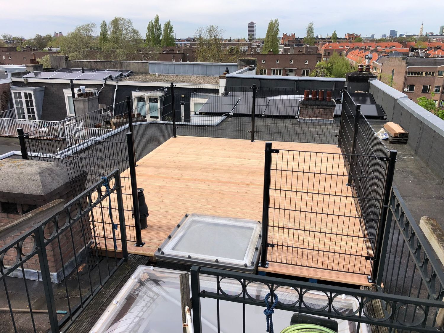 Dakterras met houten vlonder